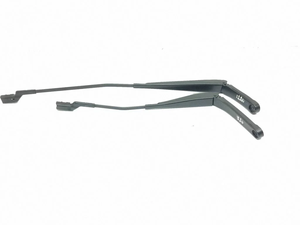 Front wiper blade arm