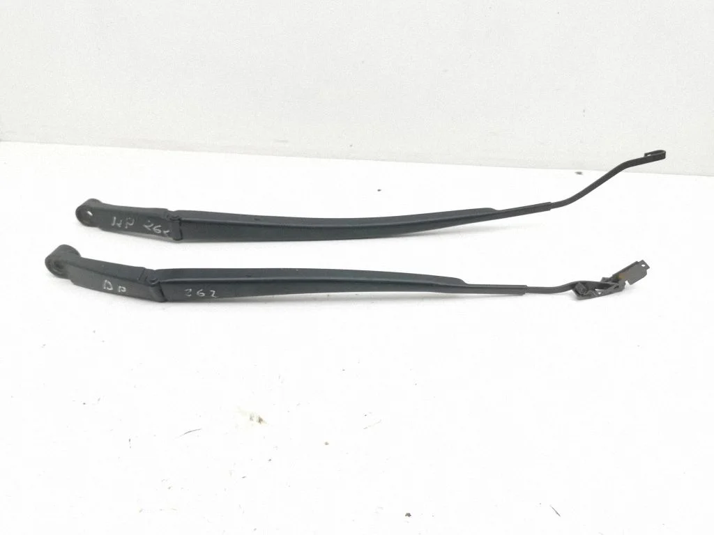 Front wiper blade arm