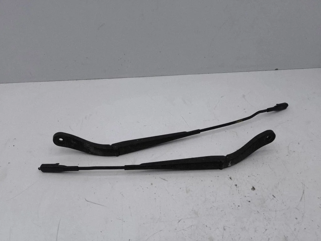 Front wiper blade arm W000010668