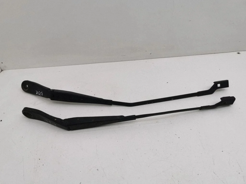 Front wiper blade arm 31276005