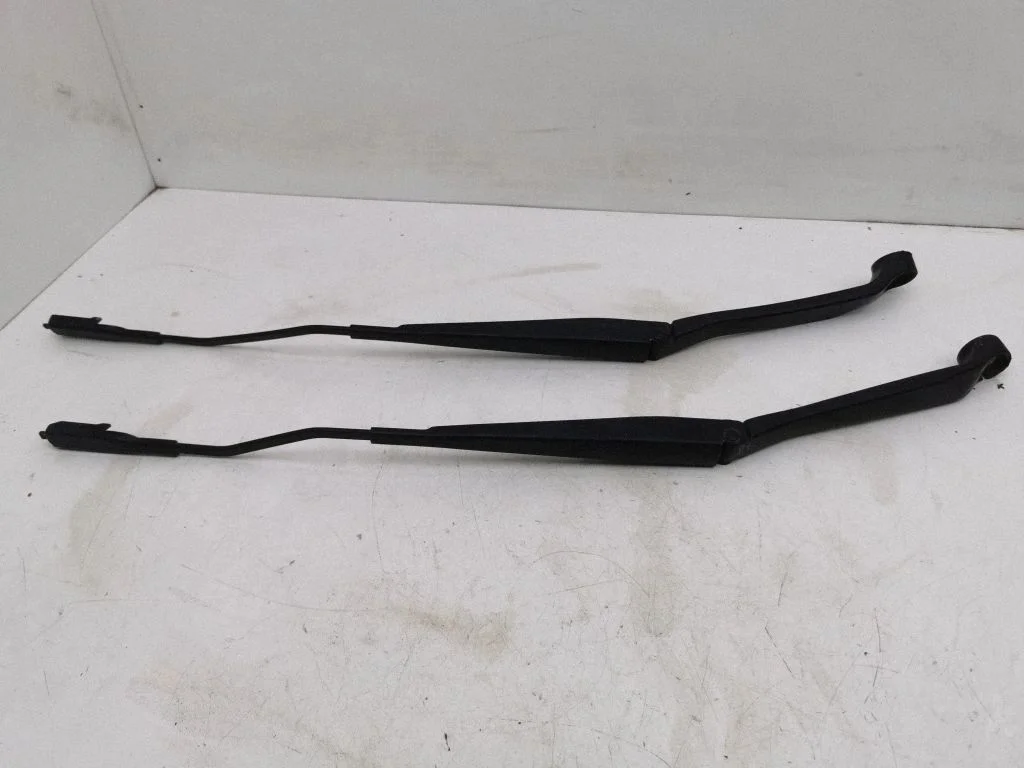 Front wiper blade arm W000055235