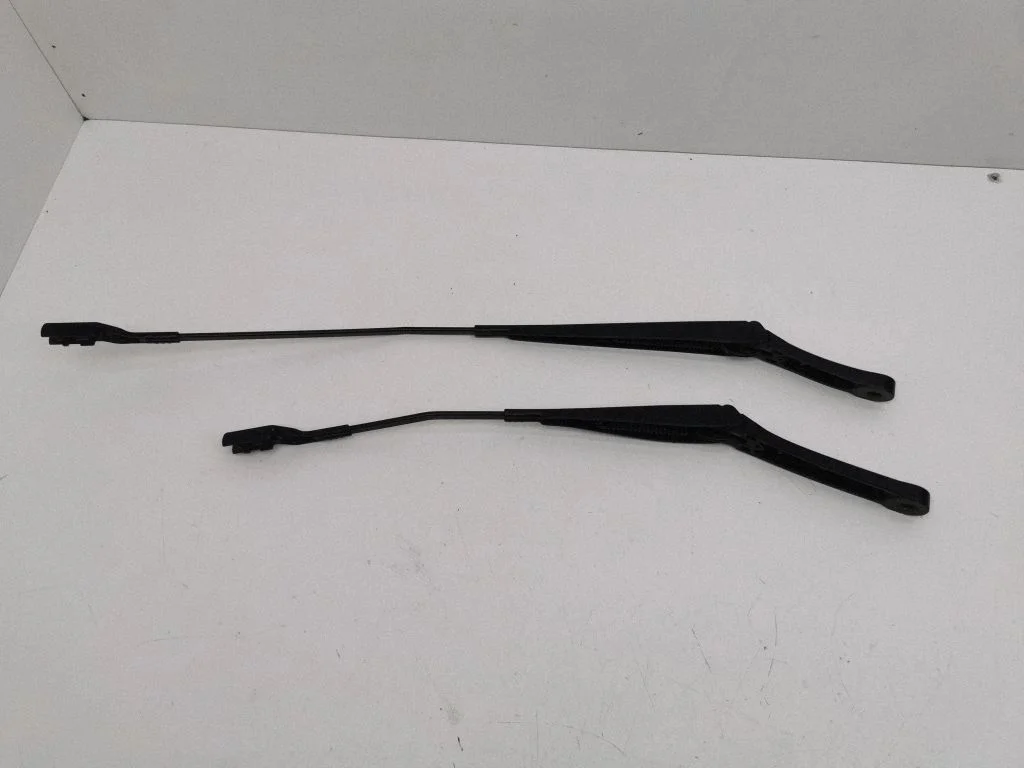 Front wiper blade arm 5E8955409