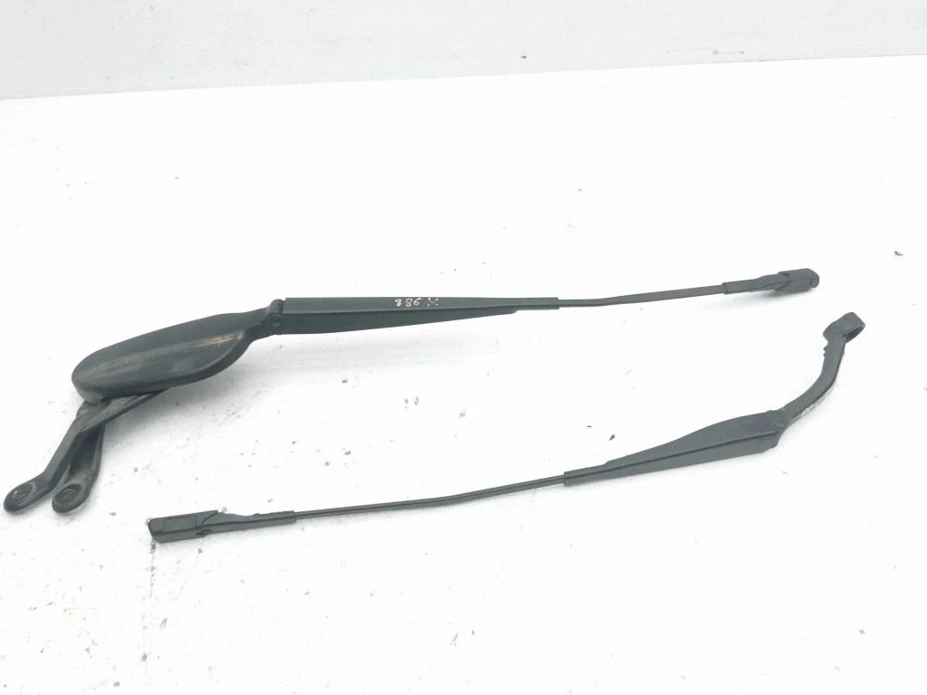 Front wiper blade arm A2478204700