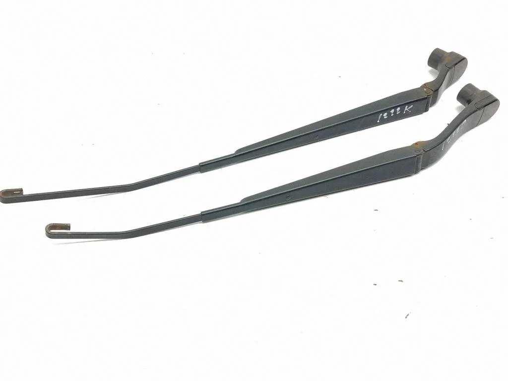 Front wiper blade arm