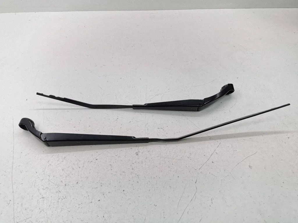 Front wiper blade arm 8Y2955407