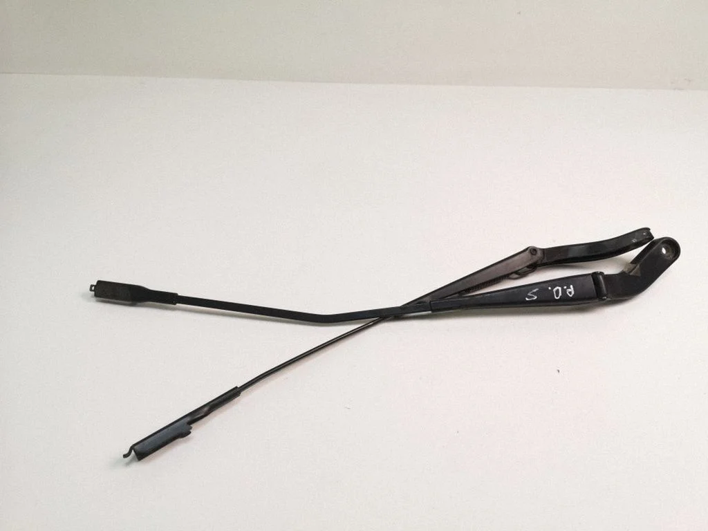 Front wiper blade arm A1698202040
