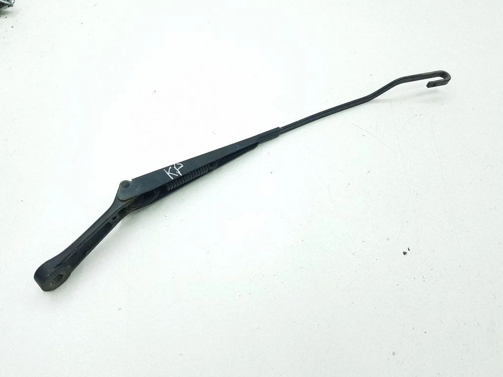 Front wiper blade arm – Volkswagen Passat B5 (1997-2000)