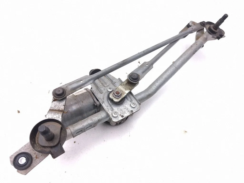 Mechanizm wycieraczek z silniczkiem