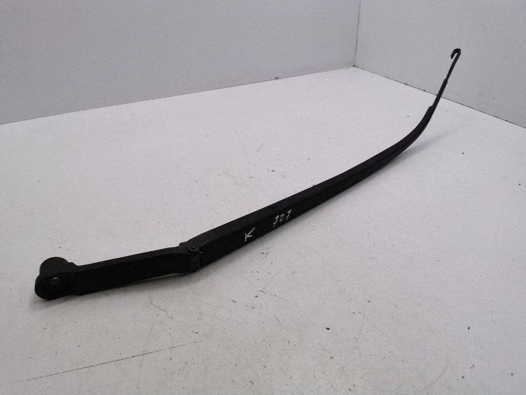 Front wiper blade arm – left