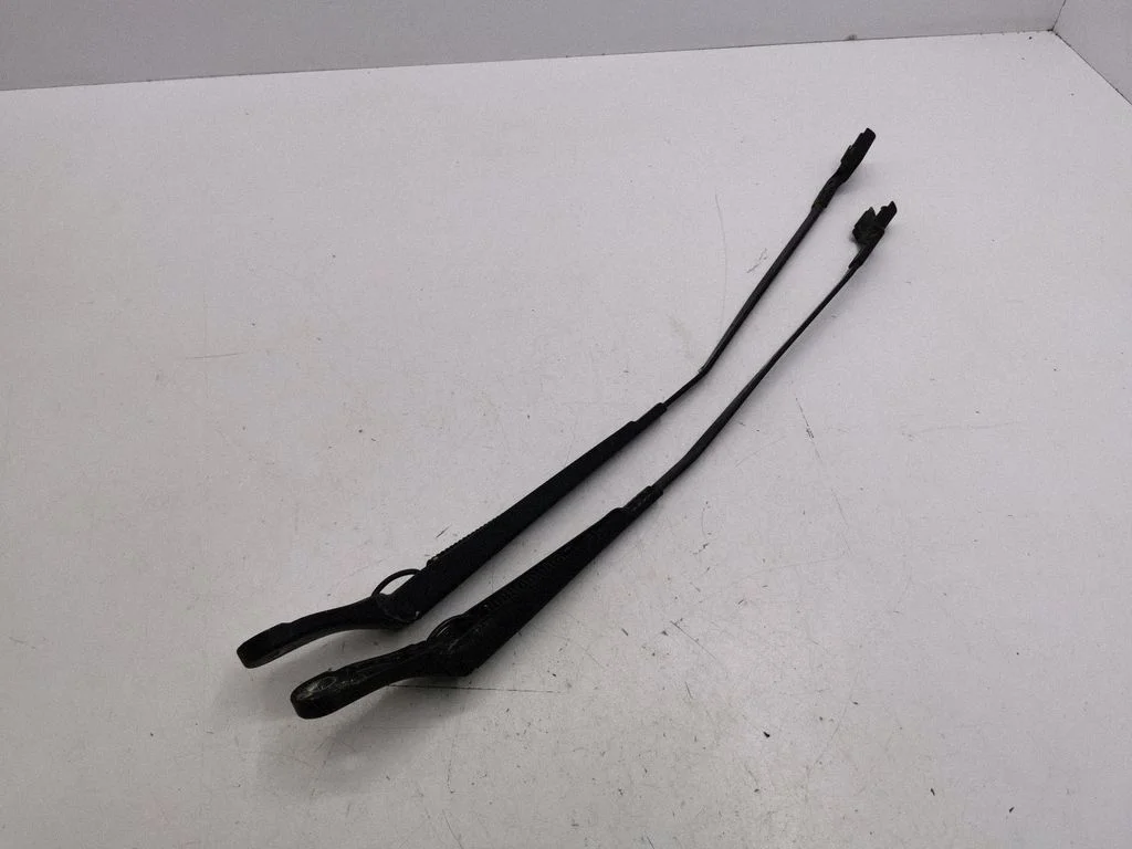 Front wiper blade arm 9672059680