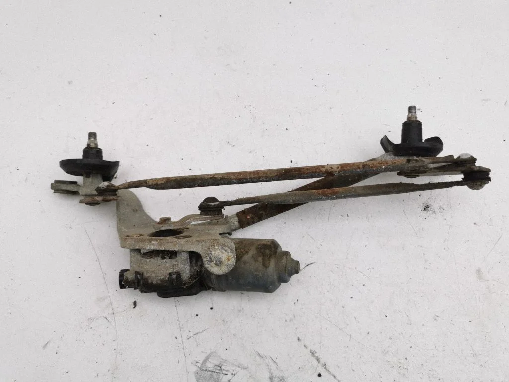 Mechanizm wycieraczek z silniczkiem
