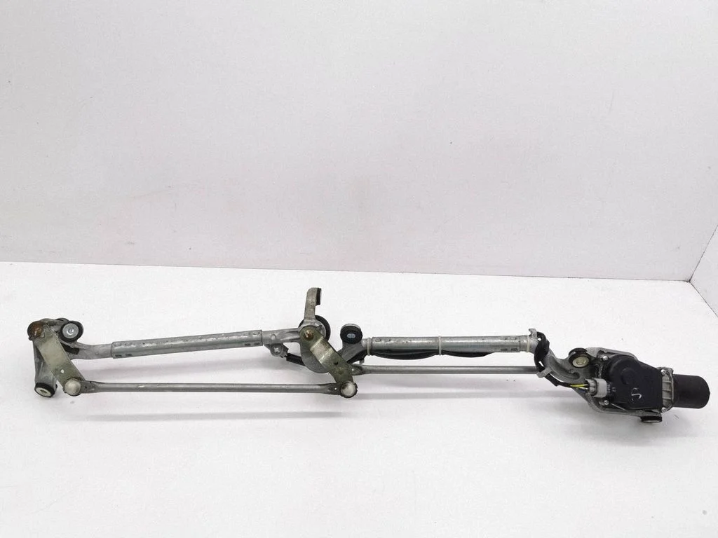 Front wiper linkage and motor 6417C013