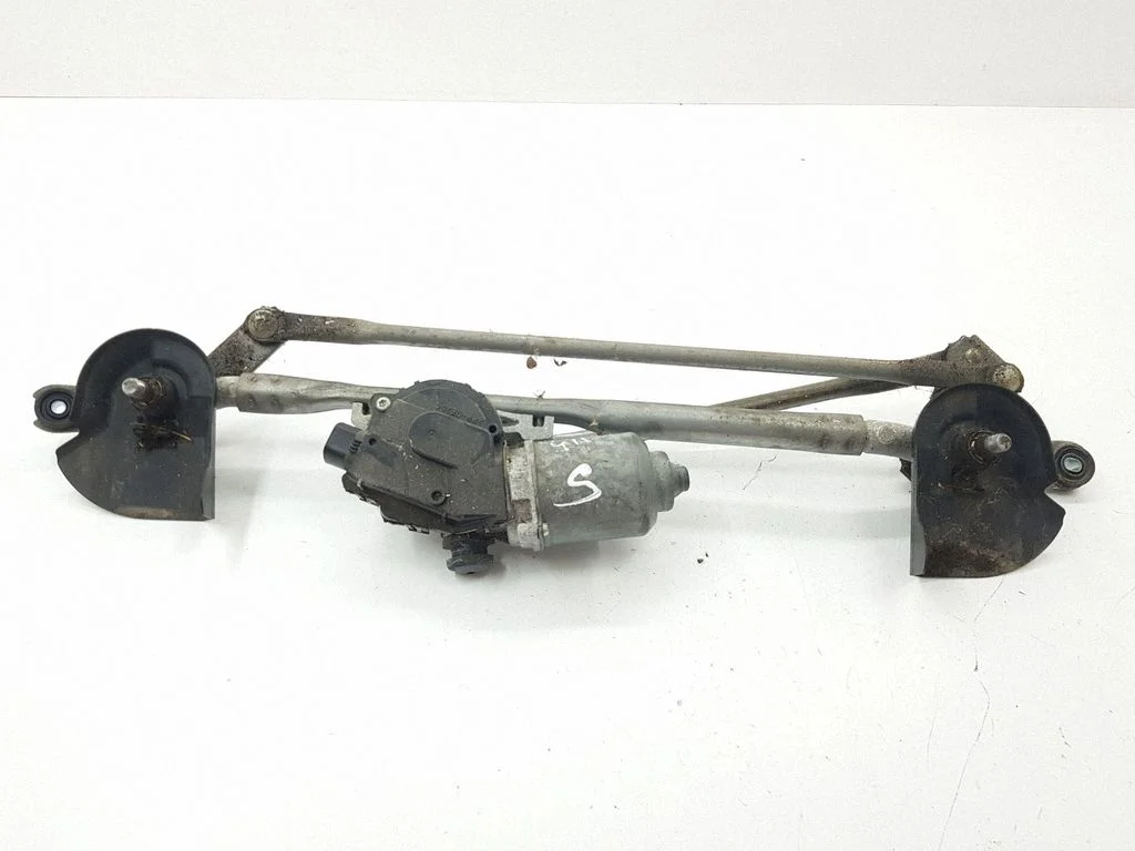 Front wiper linkage and motor