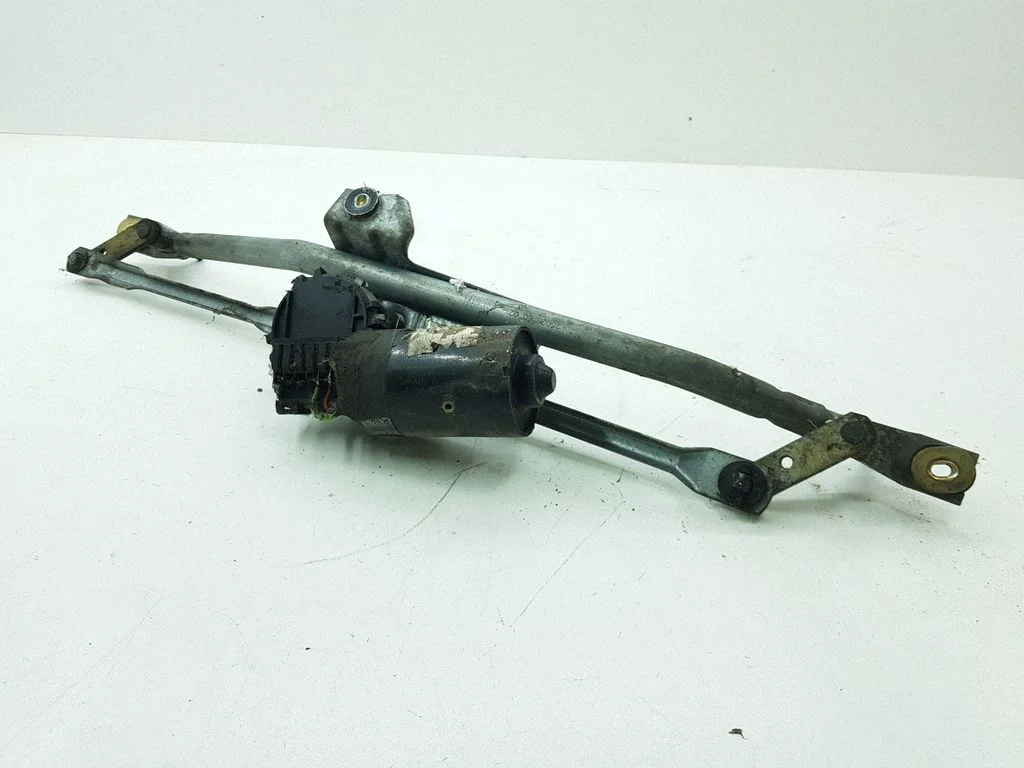 Front wiper linkage and motor – Volkswagen Passat B5 (1997-2000)