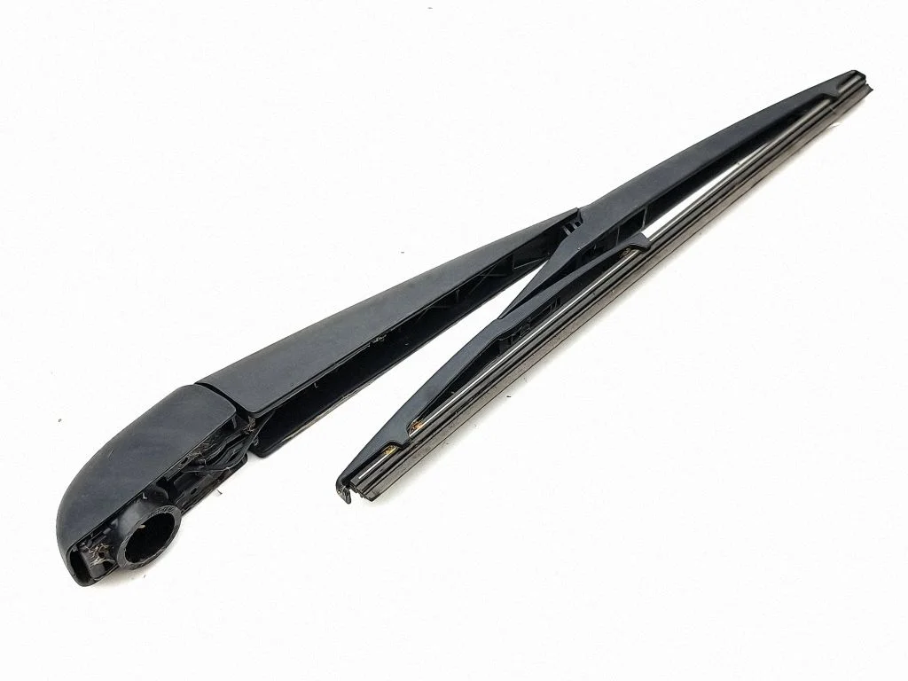 Rear wiper blade