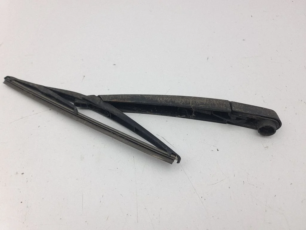 Rear wiper blade