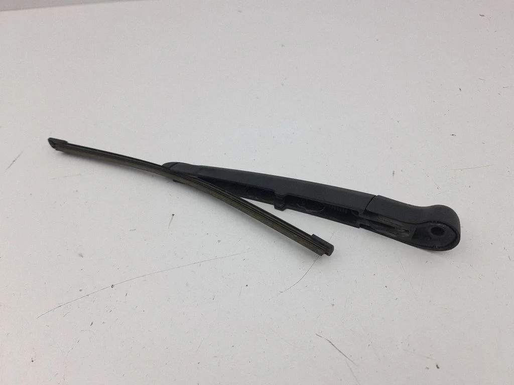 Rear wiper blade