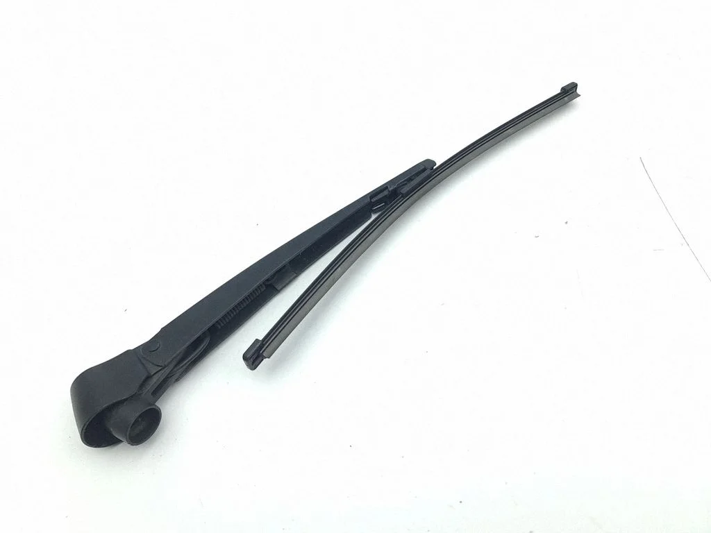 Rear wiper blade