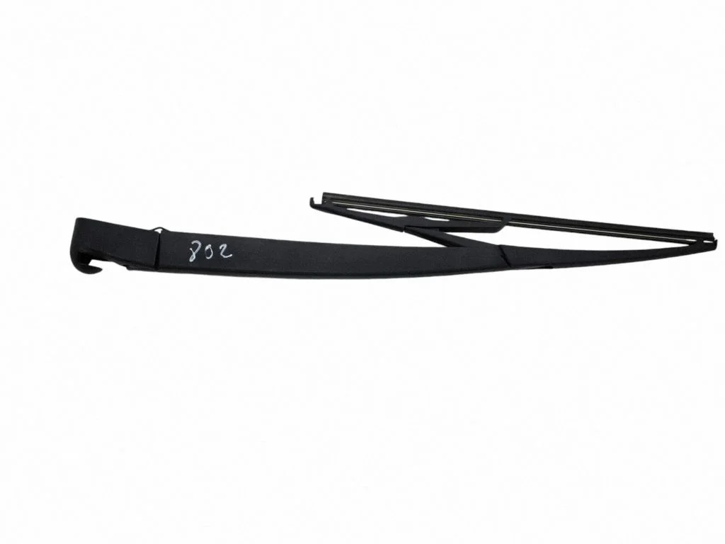 Rear wiper blade arm