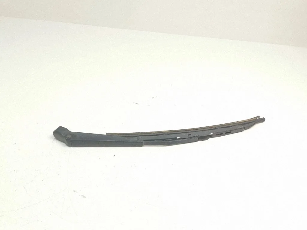 Aizmugurējā stikla tīrītāja svira 6M21A17526BD