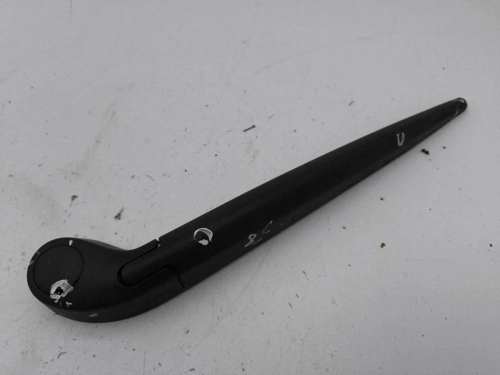 Rear wiper blade arm – Volvo V70 (2005-2008)