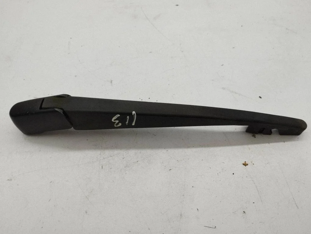 Rear wiper blade arm