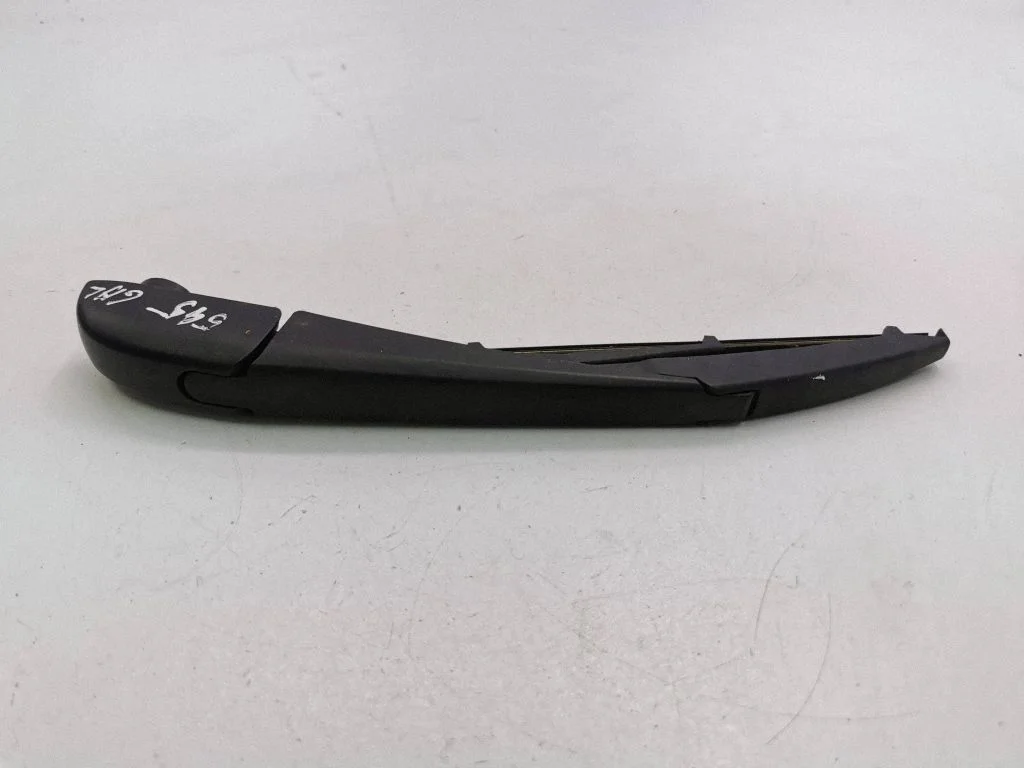 Aizmugurējā stikla tīrītāja svira AJ98002