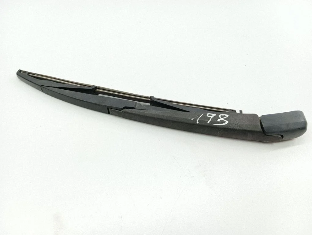 Rear wiper blade arm – Suzuki Grand Vitara II (2006-2016)