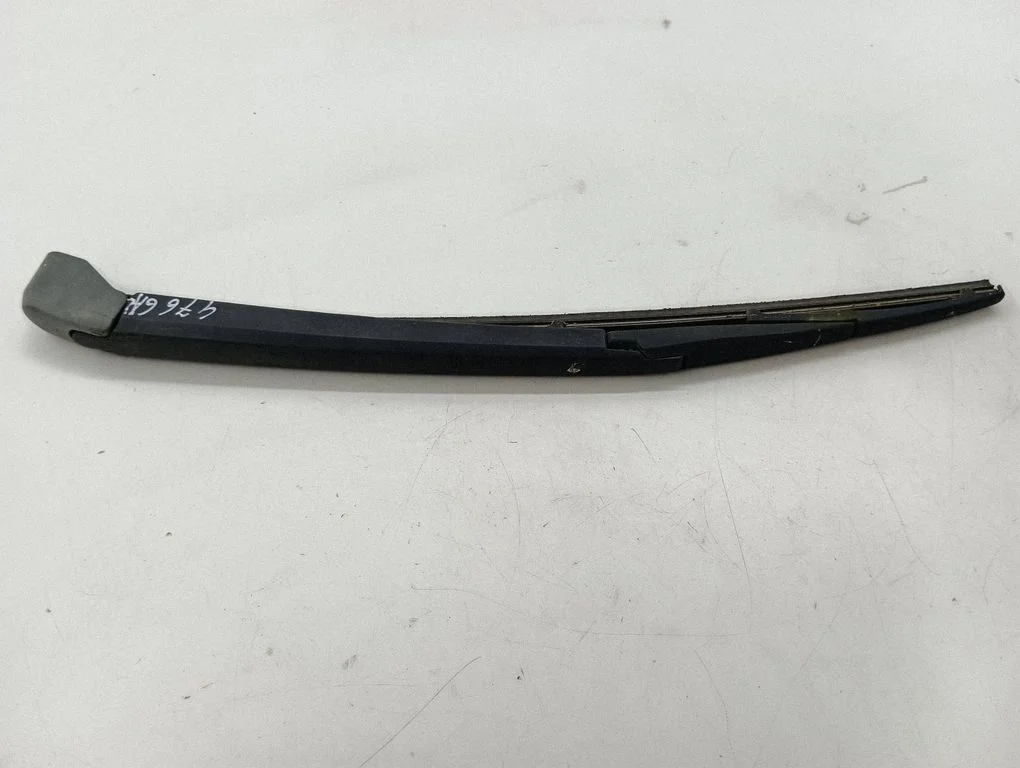 Rear wiper blade arm