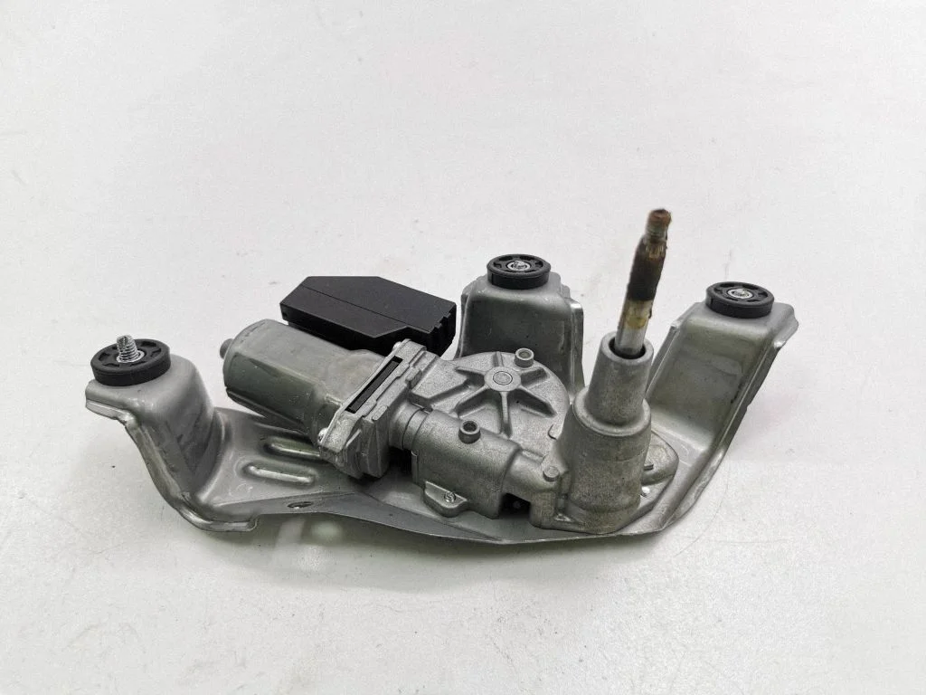Aizmugurējā stikla tīrītāja motoriņš 8513002050