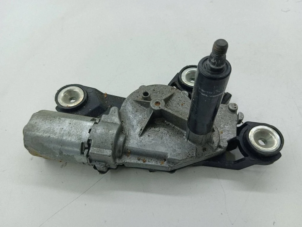 Aizmugurējā stikla tīrītāja motoriņš – Ford Focus (2010-2017)