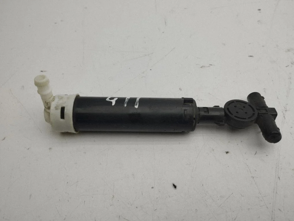 Headlight washer spray nozzle – left