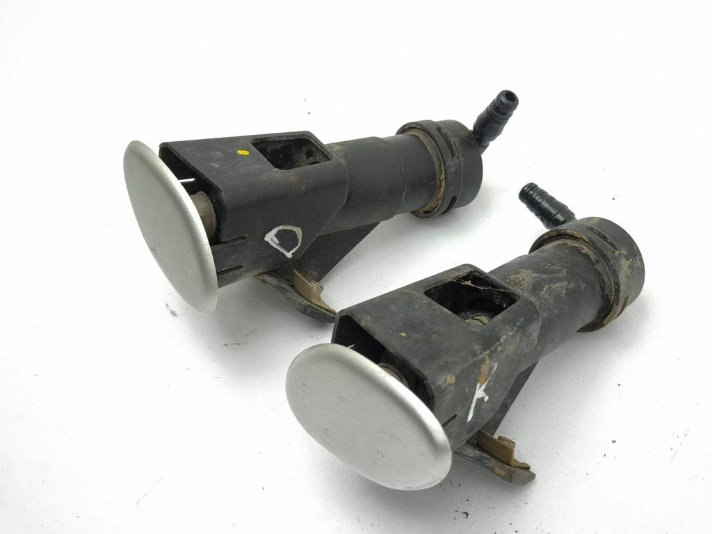 Headlight washer spray nozzle