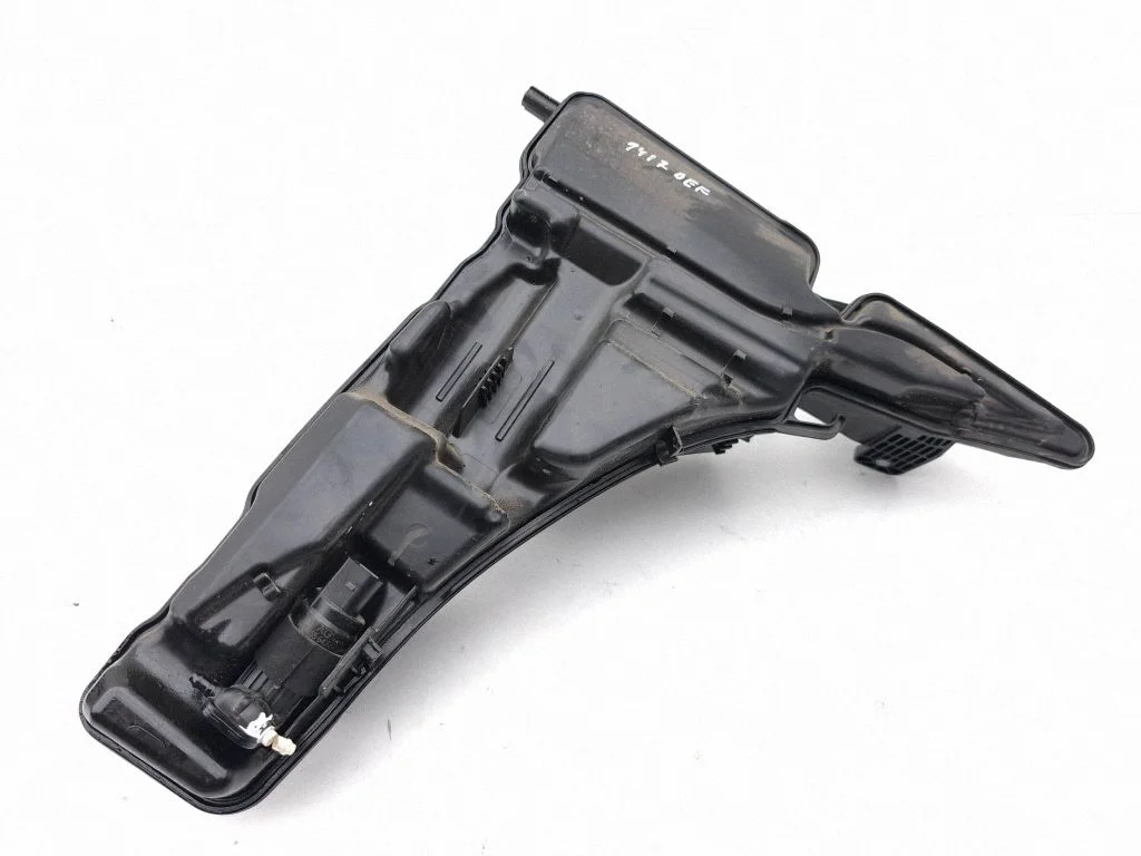 Windshield washer fluid reservoir/tank 8B3955448
