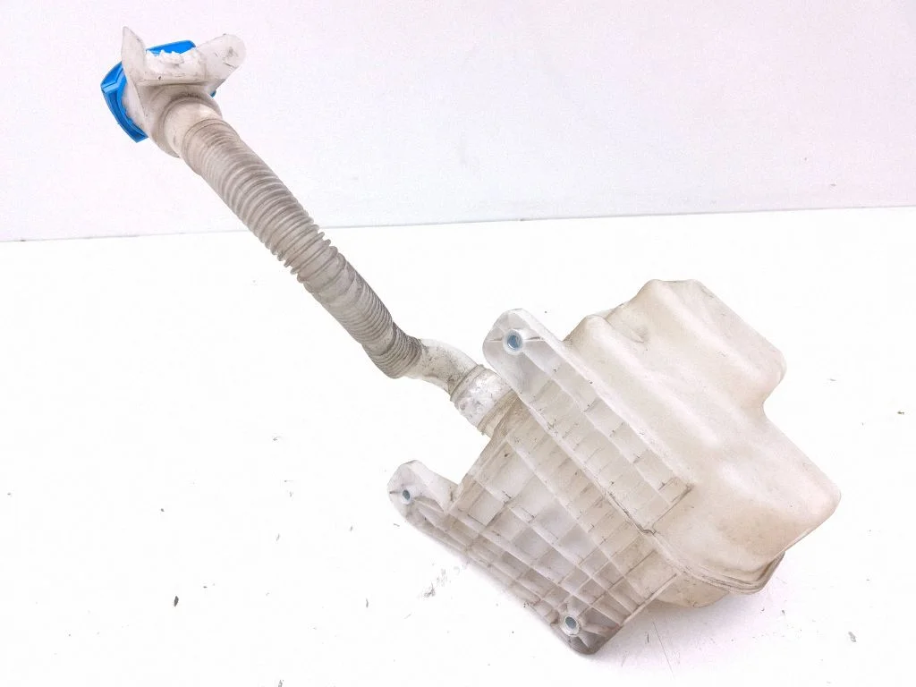 Windshield washer fluid reservoir/tank – Volkswagen Tiguan Allspace (2017-)