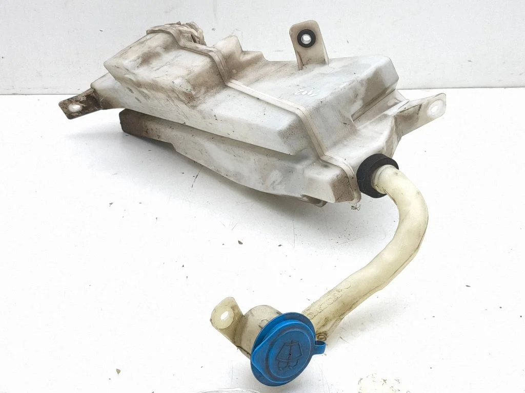 Windshield washer fluid reservoir/tank 31662428