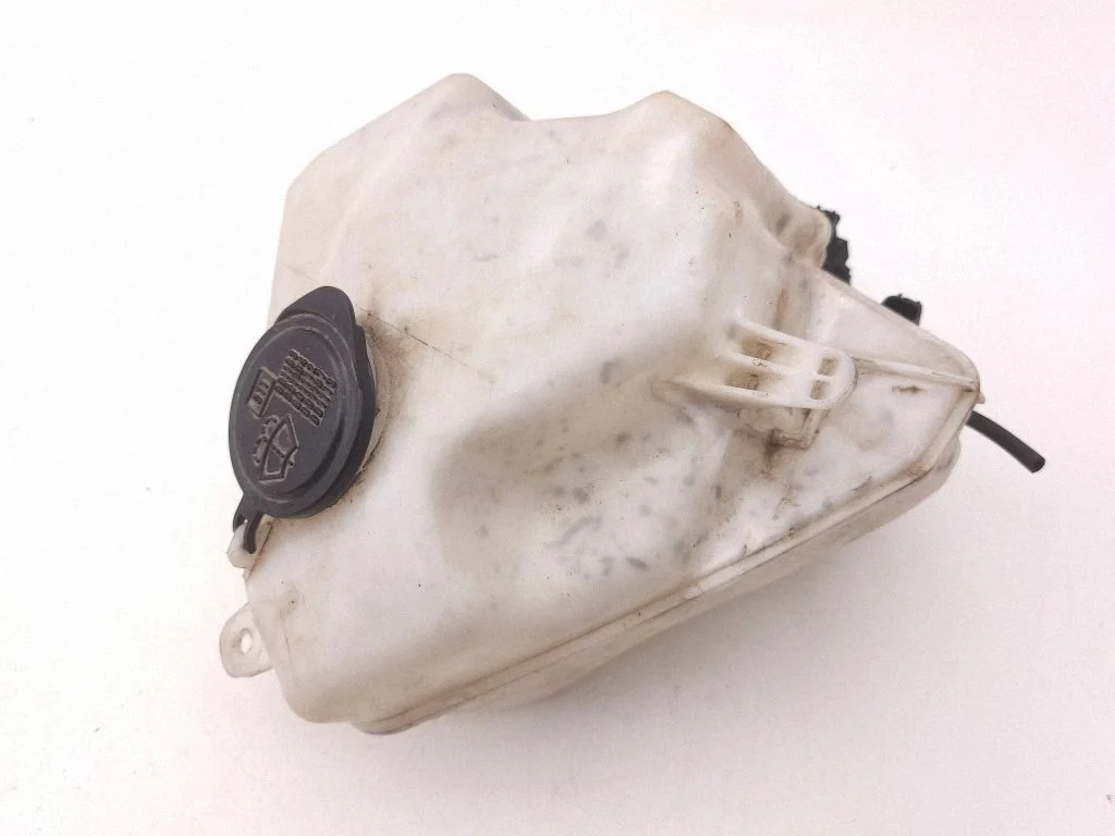 Windshield washer fluid reservoir/tank – Toyota Prius (XW20) (2003-2009)
