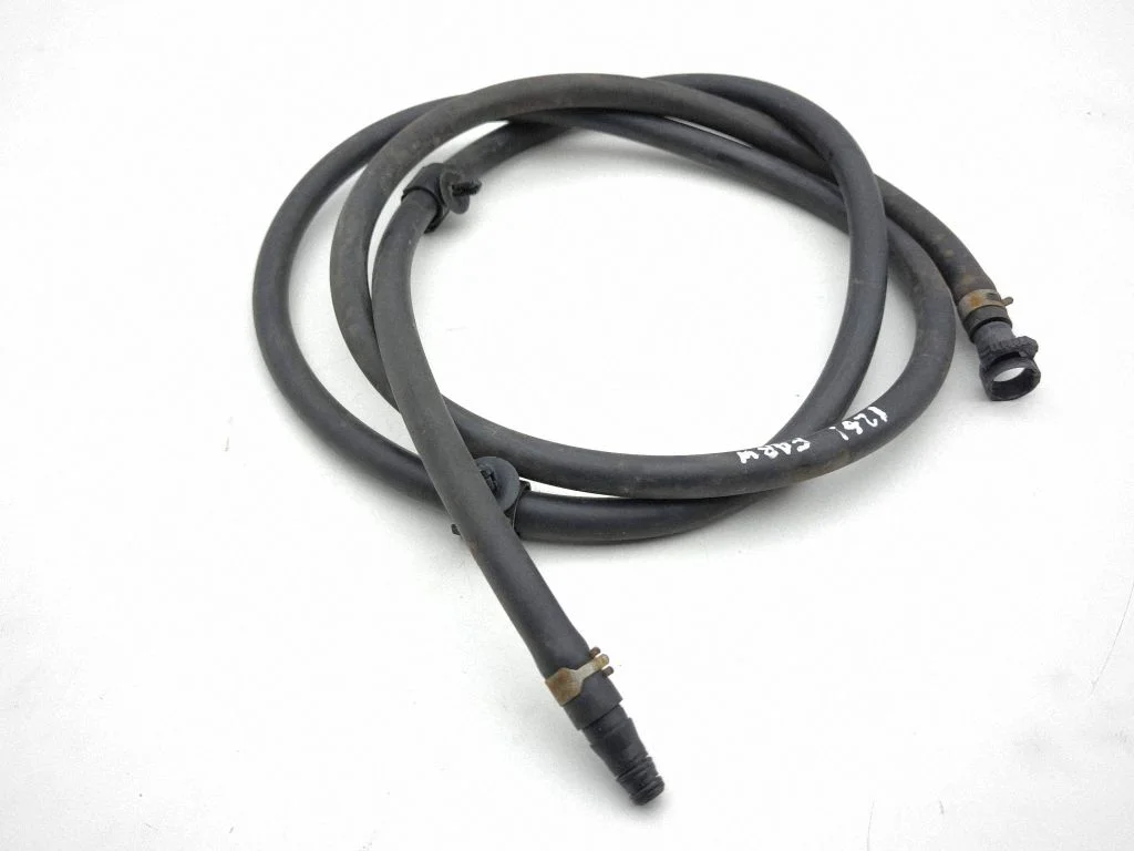 Headlight washer hose/pipe