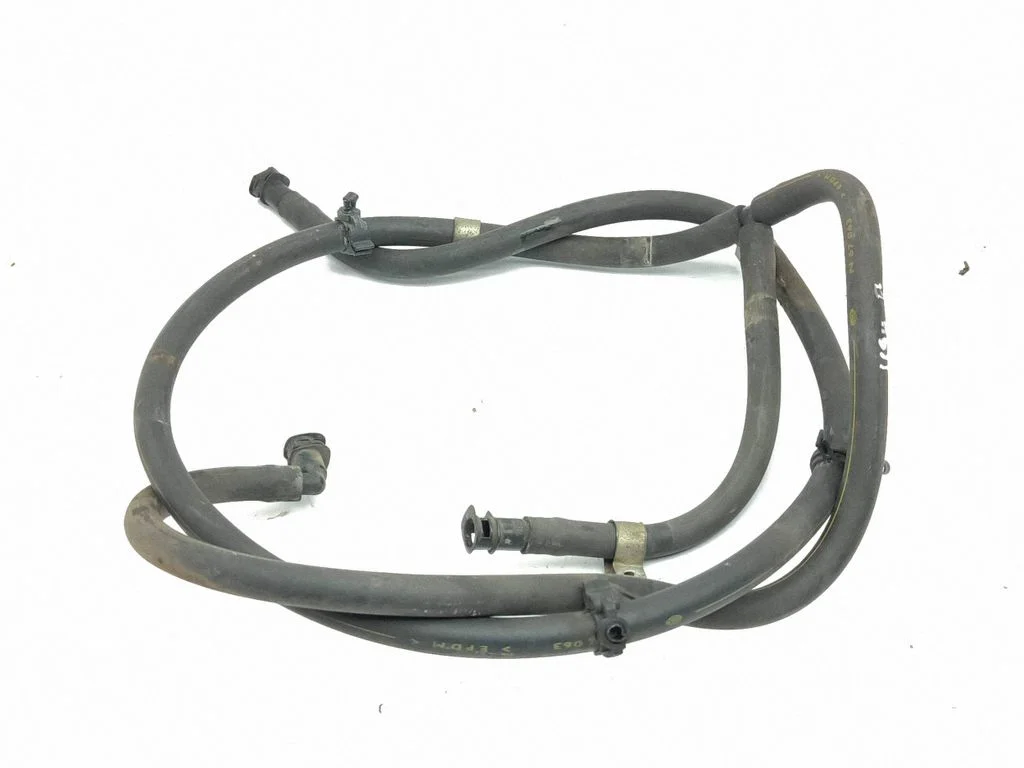 Headlight washer hose/pipe