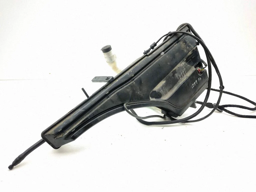 Windshield washer fluid reservoir/tank 670001648