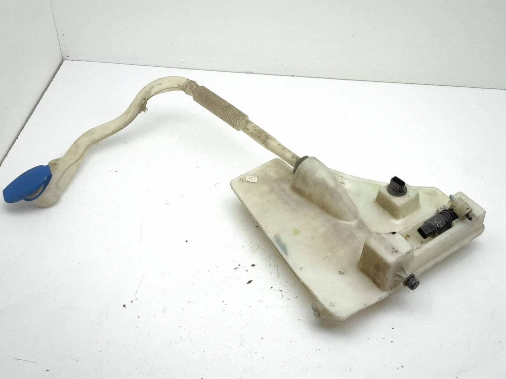 Windshield washer fluid reservoir/tank – Porsche Cayenne (92A) (2010-2017)