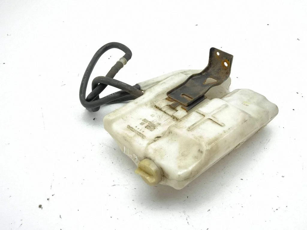 Windshield washer fluid reservoir/tank
