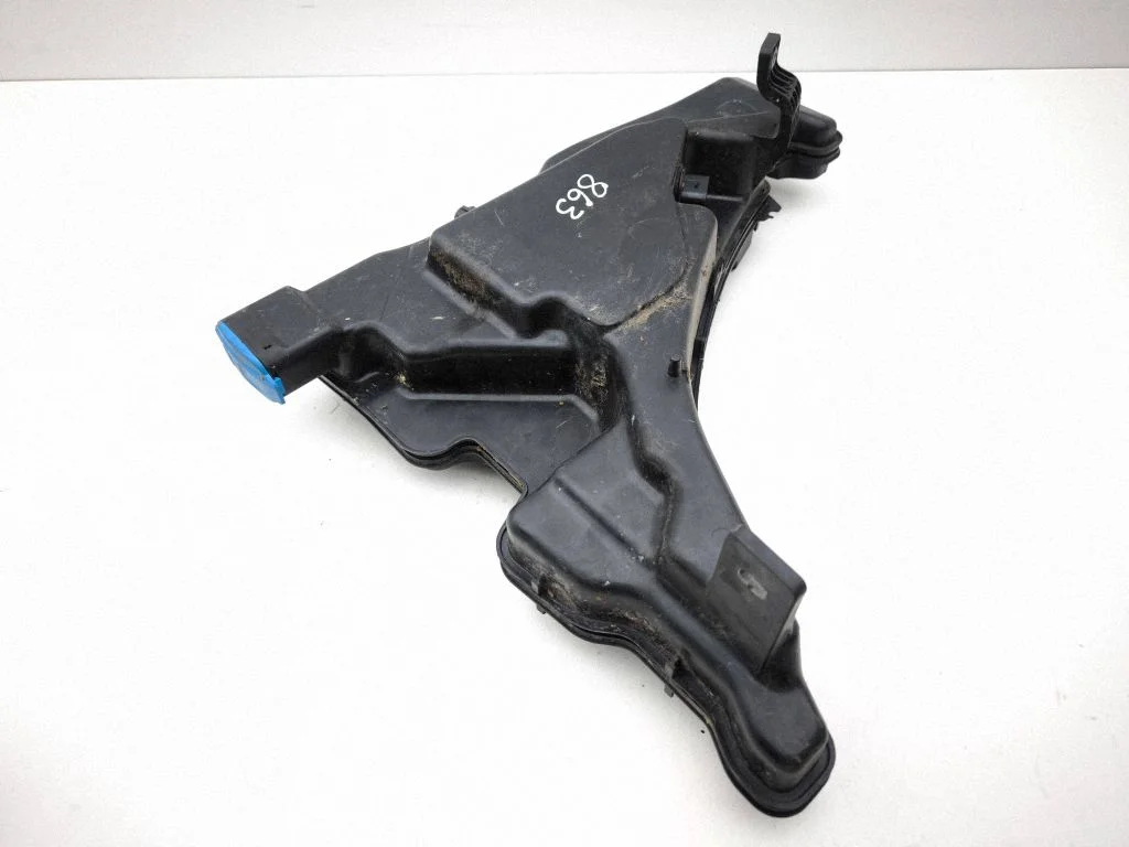 Windshield washer fluid reservoir/tank 8W0250