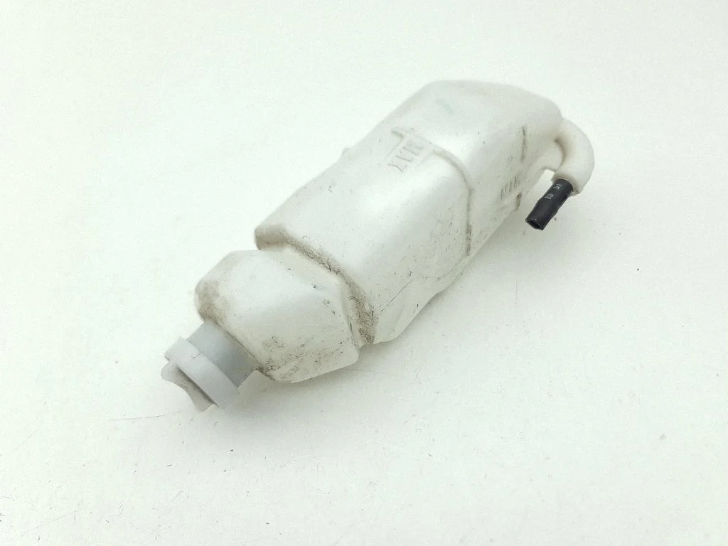 Windshield washer fluid reservoir/tank