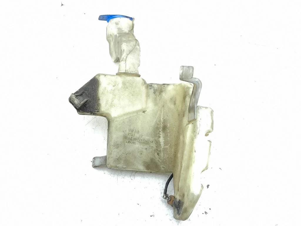 Windshield washer fluid reservoir/tank – Volkswagen Passat B5.5 (2001-2005)