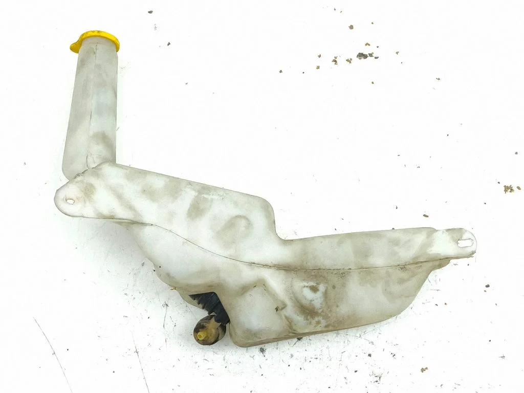 Windshield washer fluid reservoir/tank