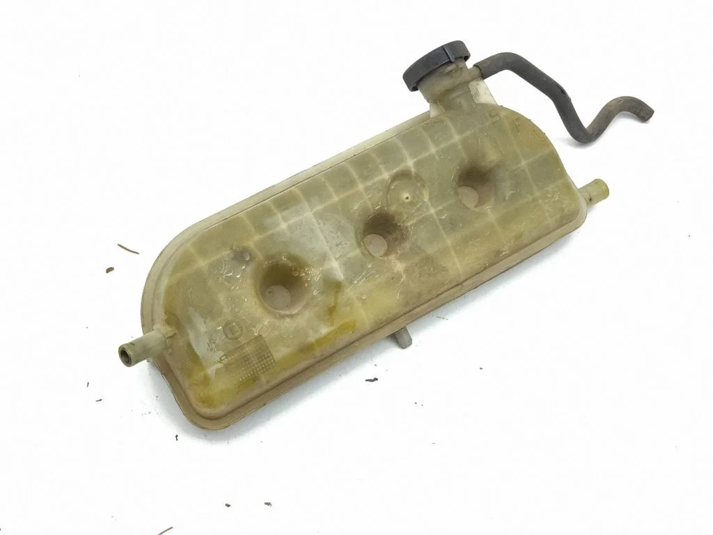 Windshield washer fluid reservoir/tank