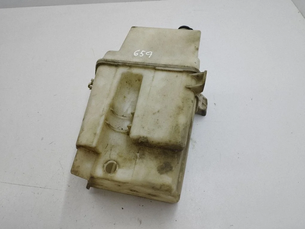Windshield washer fluid reservoir/tank