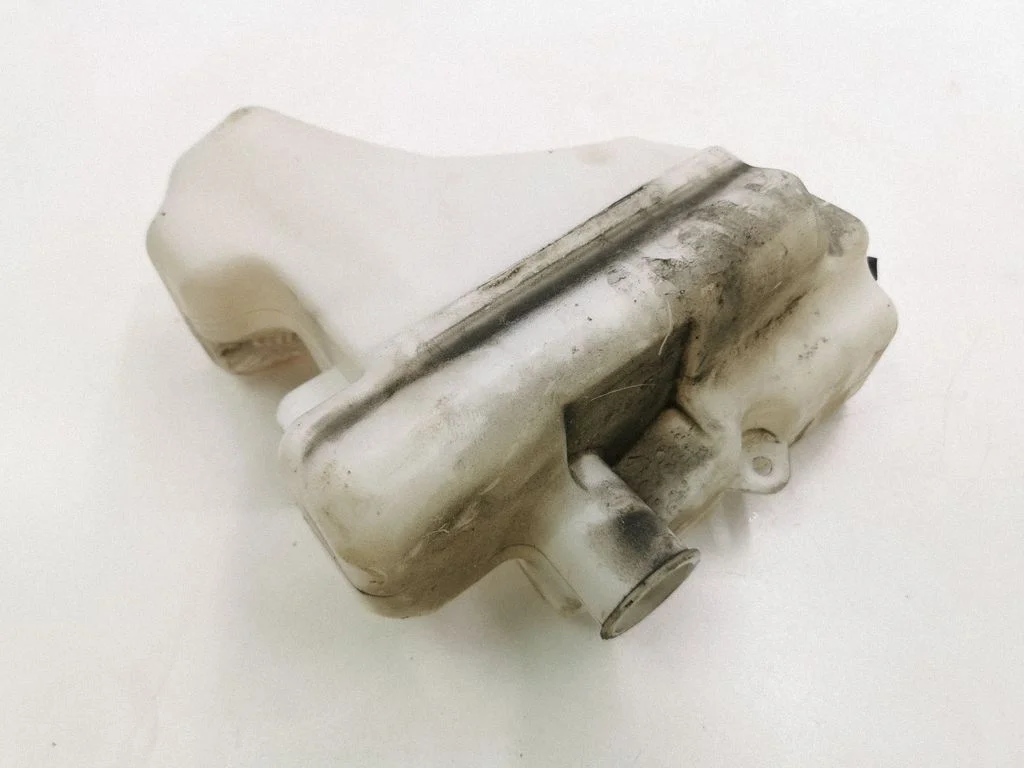 Windshield washer fluid reservoir/tank