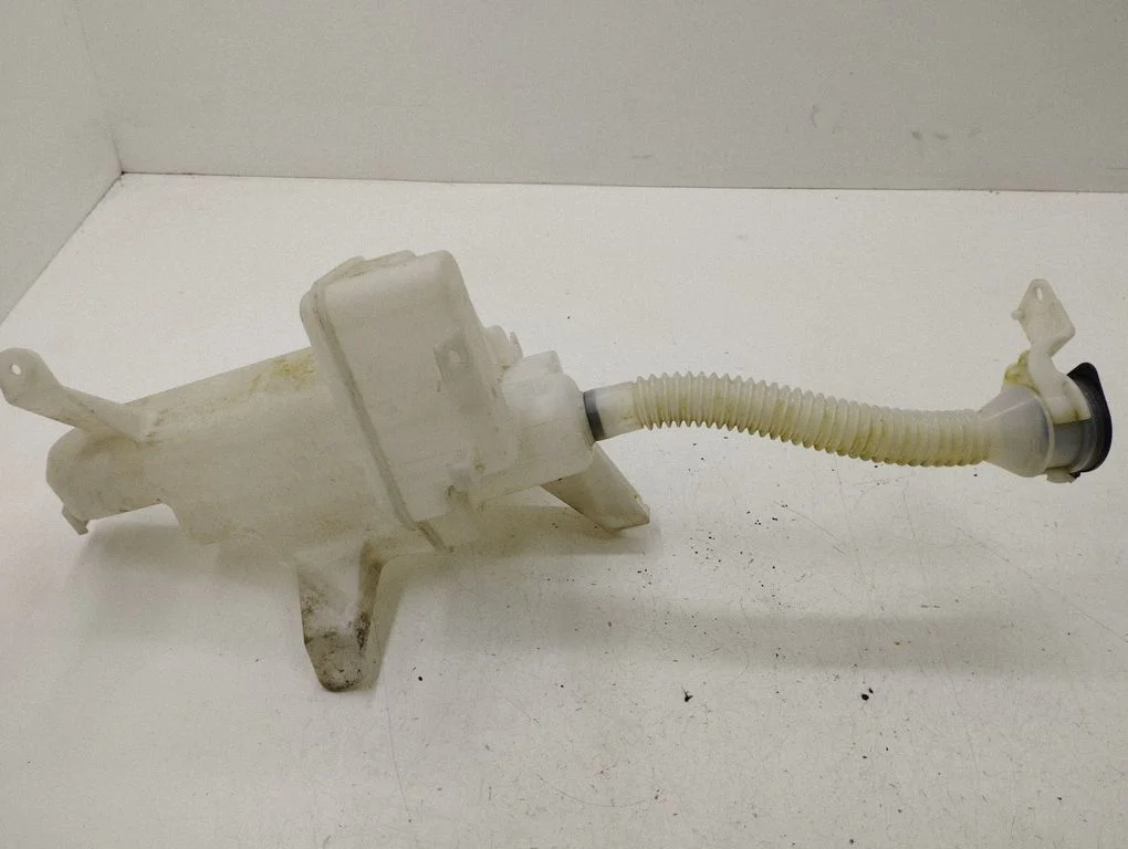 Windshield washer fluid reservoir/tank 060851438